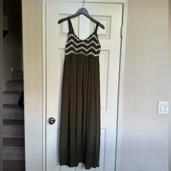 DU JOUR Crochet Olive Maxi Dress - Picture 2 of 11